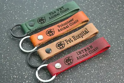 SLIM Veterinarian Personalized Keychain / Keyring / bag Tag / Name Tag - Leather Keychain