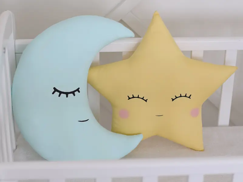 Crescent Moon Pillow (21 colors)