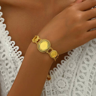 Elegant Brass Hollow Carved Gold Coin Ladies Link Chain Bracelets for Women