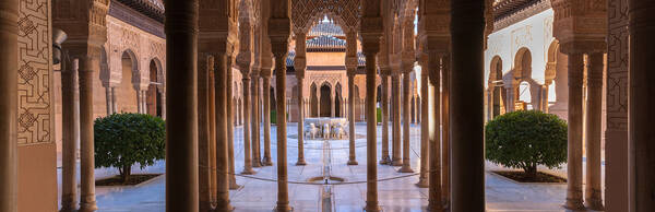 Los Palacios Nazaríes y Carlos V: Un Recorrido por la Alhambra en Context