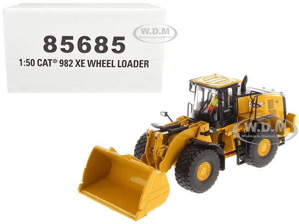 CAT Caterpillar 982 XE Wheel Loader Yellow with Operator \