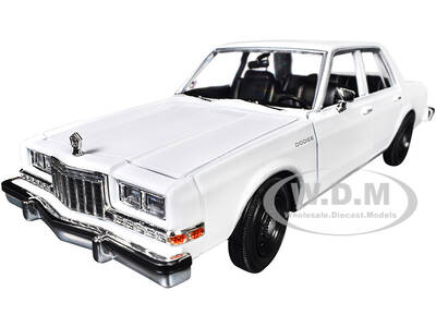 1986 Dodge Diplomat Police Car Unmarked White Custom Builder's Kit Series 1/24 Diecast Model Car by Motormax