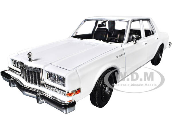 1986 Dodge Diplomat Police Car Unmarked White Custom Builder's Kit Series 1/24 Diecast Model Car by Motormax