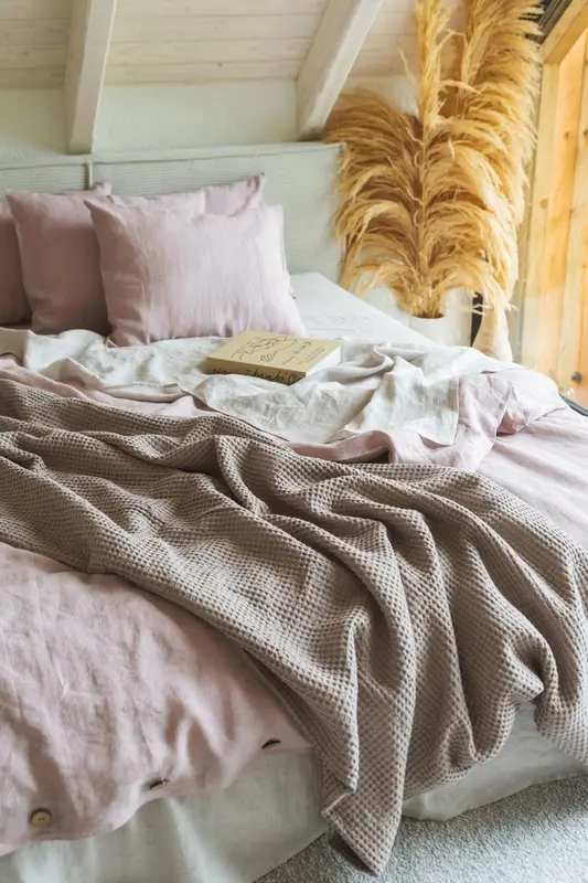 Linen waffle blanket in Rosy Brown | Size: Queen 200x220