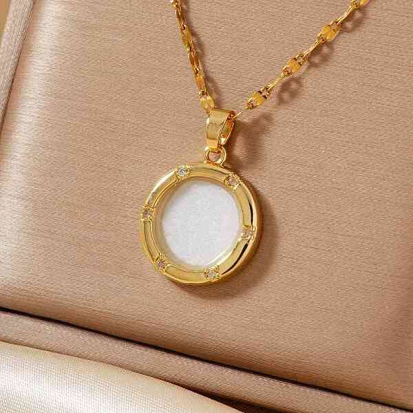 Fashionable Brass Clear Cubiz Zirconia Flat Round Pendant Necklaces Women's Versatile Accessory